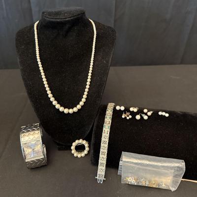 Pearls & More Elegant Jewelry (K-HS)