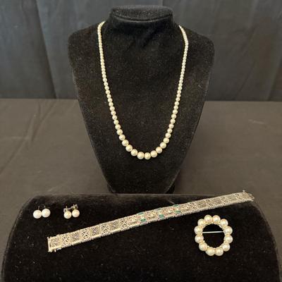 Pearls & More Elegant Jewelry (K-HS)