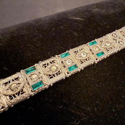 Pearls & More Elegant Jewelry (K-HS)