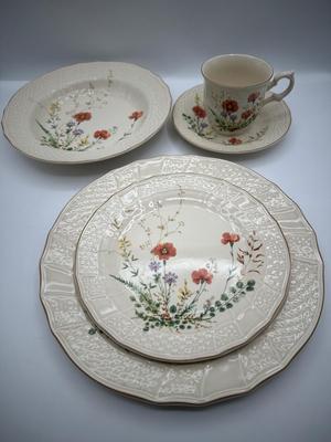 Mikasa Fine Ivory “Margaux” Dinnerware Set (Service for 4)