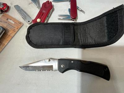 Multiple Pocket knives Plus