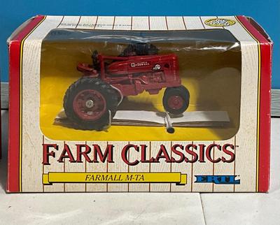 1/43 Die Cast ERTL Farm Classic Tractor & Baler