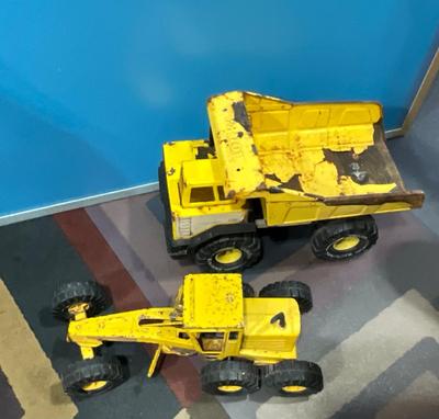 Tonia Dump Truck & Grader