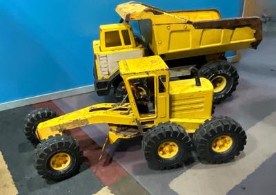 Tonia Dump Truck & Grader