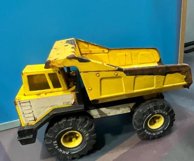 Tonia Dump Truck & Grader