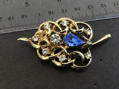 Beautiful Vintage Sparkling Brooch