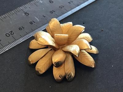Beautiful Vintage Gold Tone Brooch
