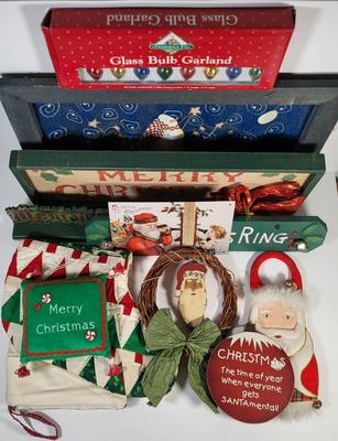 LOT 165G: Vintage Mixture of Christmas Holiday Decorations