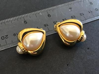 Joan Rivers Signed Heart Clip on Earrings. Excellent