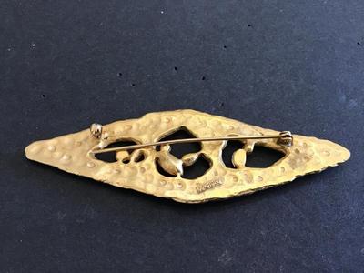 Beautiful Vintage JJ large. Brooch