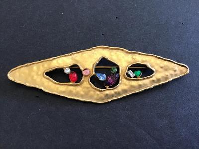 Beautiful Vintage JJ large. Brooch