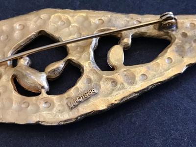 Beautiful Vintage JJ large. Brooch