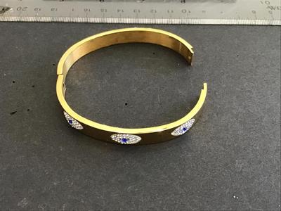 Evil eye bangle Locking