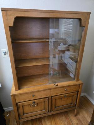 Vintage MCM Basic Witz hutch / Dining Cabinet with two glass doors in great condition!