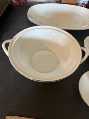 Sale Photo Thumbnail #2506: 12 dinner plates 12 bowls 12 plates 12 bread plates 12 small bowls