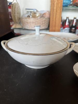 Sale Photo Thumbnail #2504: 12 dinner plates 12 bowls 12 plates 12 bread plates 12 small bowls