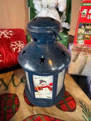 CHRISTMAS LINENS AND DECOR