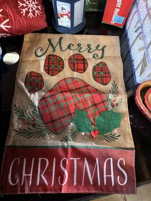 CHRISTMAS LINENS AND DECOR