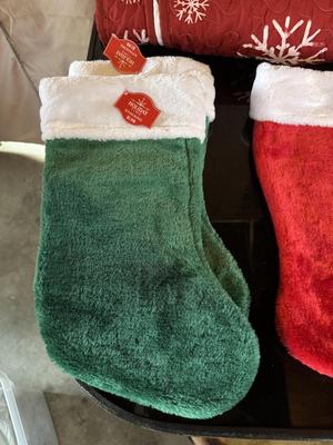 CHRISTMAS LINENS AND DECOR