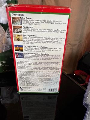 CHRISTMAS LINENS AND DECOR