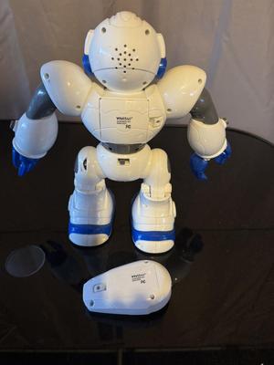 VIVITAR ROBO WITH REMOTE AND BARNES & NOBLE KINDLE