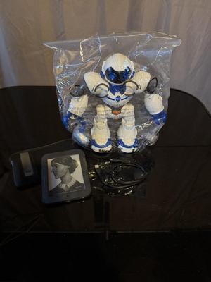 VIVITAR ROBO WITH REMOTE AND BARNES & NOBLE KINDLE