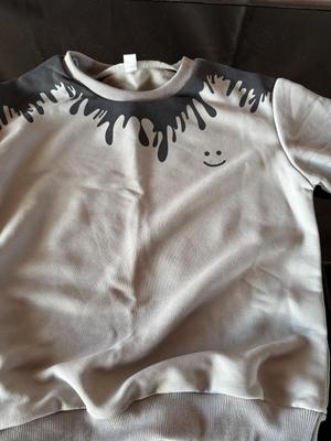 2 GIRLS SWEAT SUITS SIZE 7