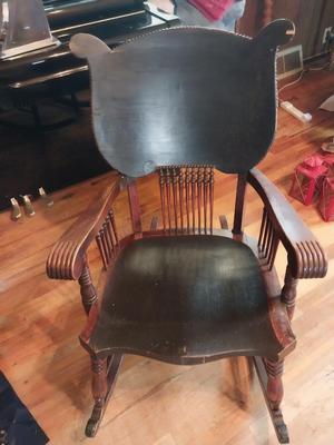VINTAGE WOODEN ROCKING CHAIR