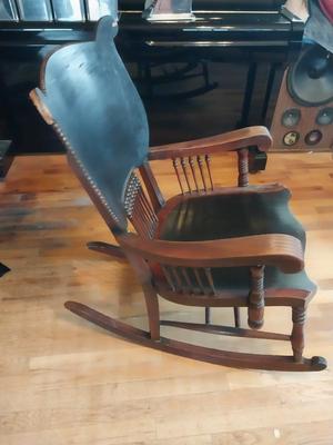 VINTAGE WOODEN ROCKING CHAIR
