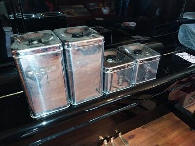 RETRO STYLE CANISTERS