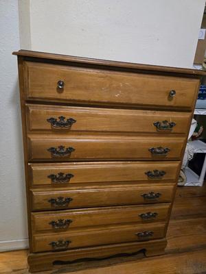 Nice vintage 4 drawer chest of drawers - nice dresser with separate mount wall mirror