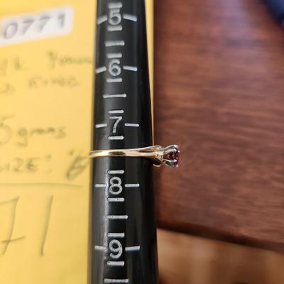 14k Yellow Gold Ring - 2.5 grams size 7.5