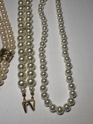 Pearl necklaces & bracelet