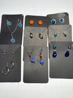 8 pierced earrings & necklace set