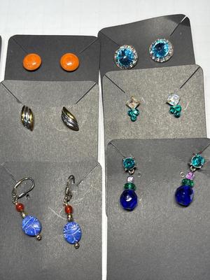 8 pierced earrings & necklace set