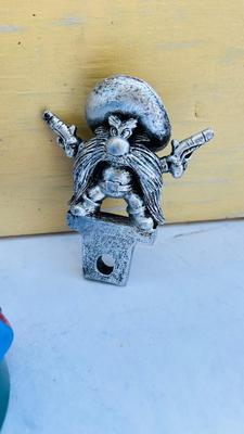 WILEY COYOTE HOOD ORNAMENT, YOSEMITE SAM LICENSE PLATE SWAG, AND SINCLAIR OIL CAN