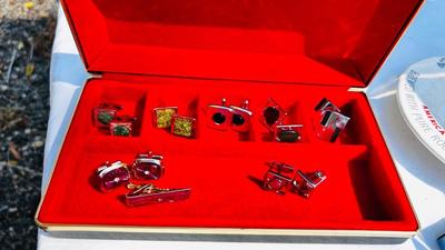 JEWELRY BOX PACKED WITH VINTAGE CUFFLINKS, 2 POCKET KNIVES AND A COORS ASHTRAY