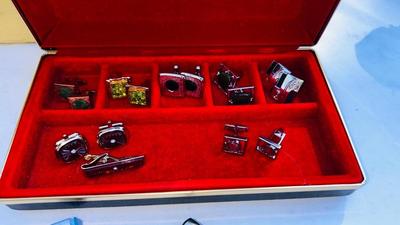 JEWELRY BOX PACKED WITH VINTAGE CUFFLINKS, 2 POCKET KNIVES AND A COORS ASHTRAY
