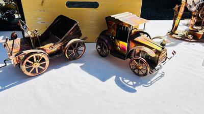 TIN MUSICAL CARS