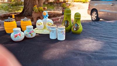 VINTAGE SALT AND PEPPER SHAKERS