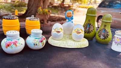 VINTAGE SALT AND PEPPER SHAKERS