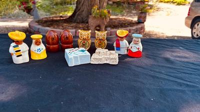 SOUTHERN SALT & PEPPER SHAKERS