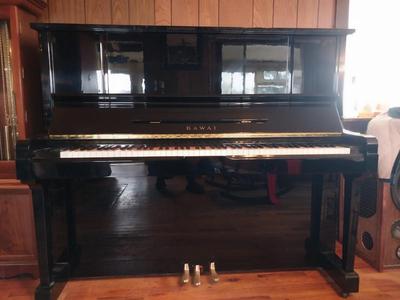 KAWAI UPRIGHT PIANO AND BENCH
