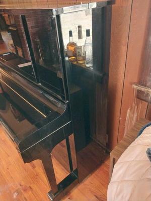 KAWAI UPRIGHT PIANO AND BENCH