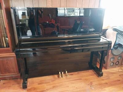 KAWAI UPRIGHT PIANO AND BENCH