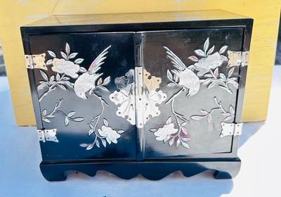 VINTAGE BLACK LACQUER AND MOTHER OF PEARL JEWELRY BOX WITH COSTUME JEWELRY