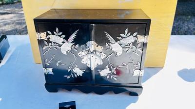 VINTAGE BLACK LACQUER AND MOTHER OF PEARL JEWELRY BOX WITH COSTUME JEWELRY