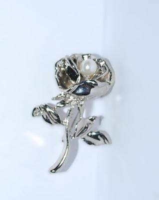 "PEARL In FLOWER" BROOCH (1½" x 1¼") with Center Faux Pearl in Rose Style Motif & Silver Tone Setting