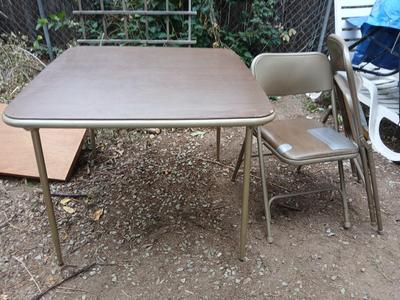 Samsonite card table with two folding chairs
