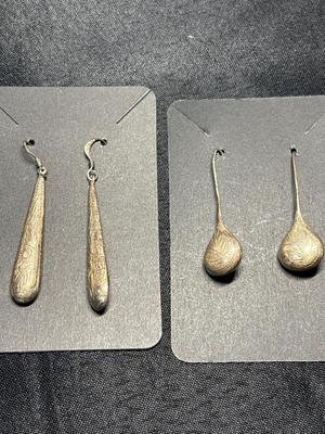 Two sterling pairs earrings